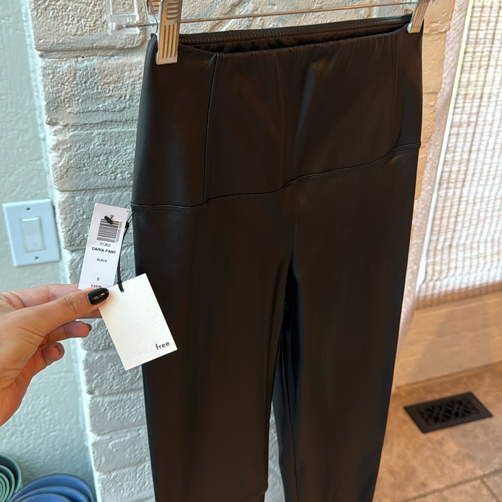 Black leather leggings - Wilfred Free